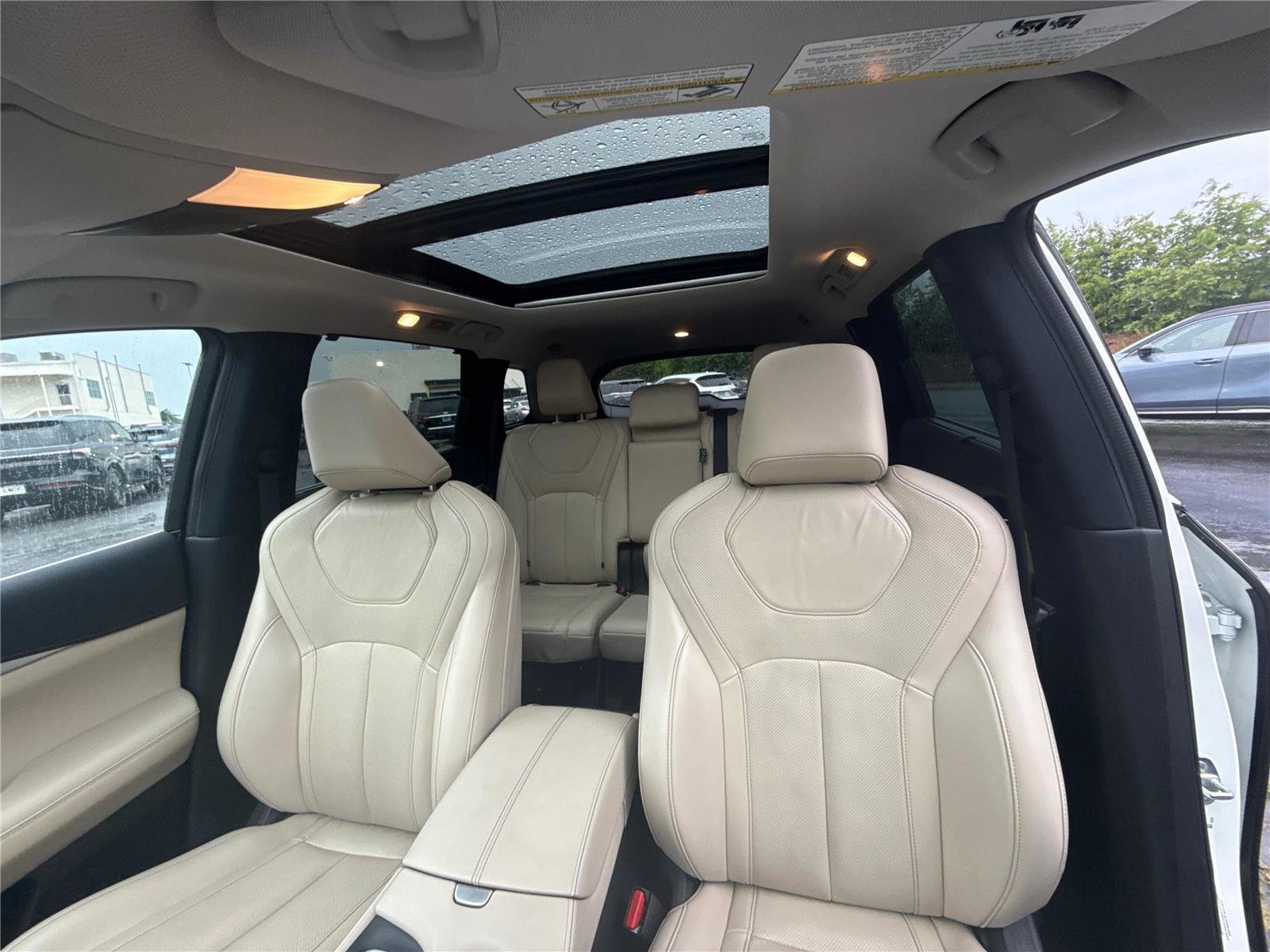 Used 2023 Majestic White INFINITI LUXE image 26