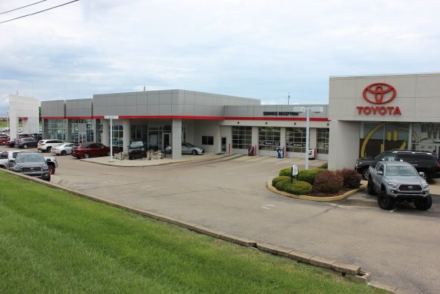 Used 2018 Predawn Gray Mica Toyota XLE image 12
