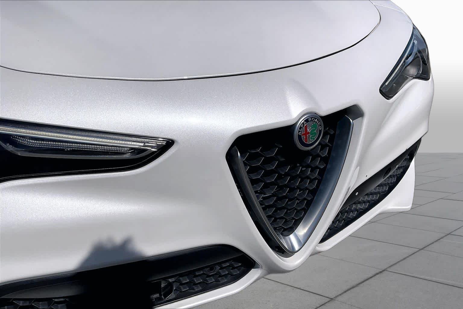 Used 2018 WHITE Alfa Romeo Ti Sport image 28