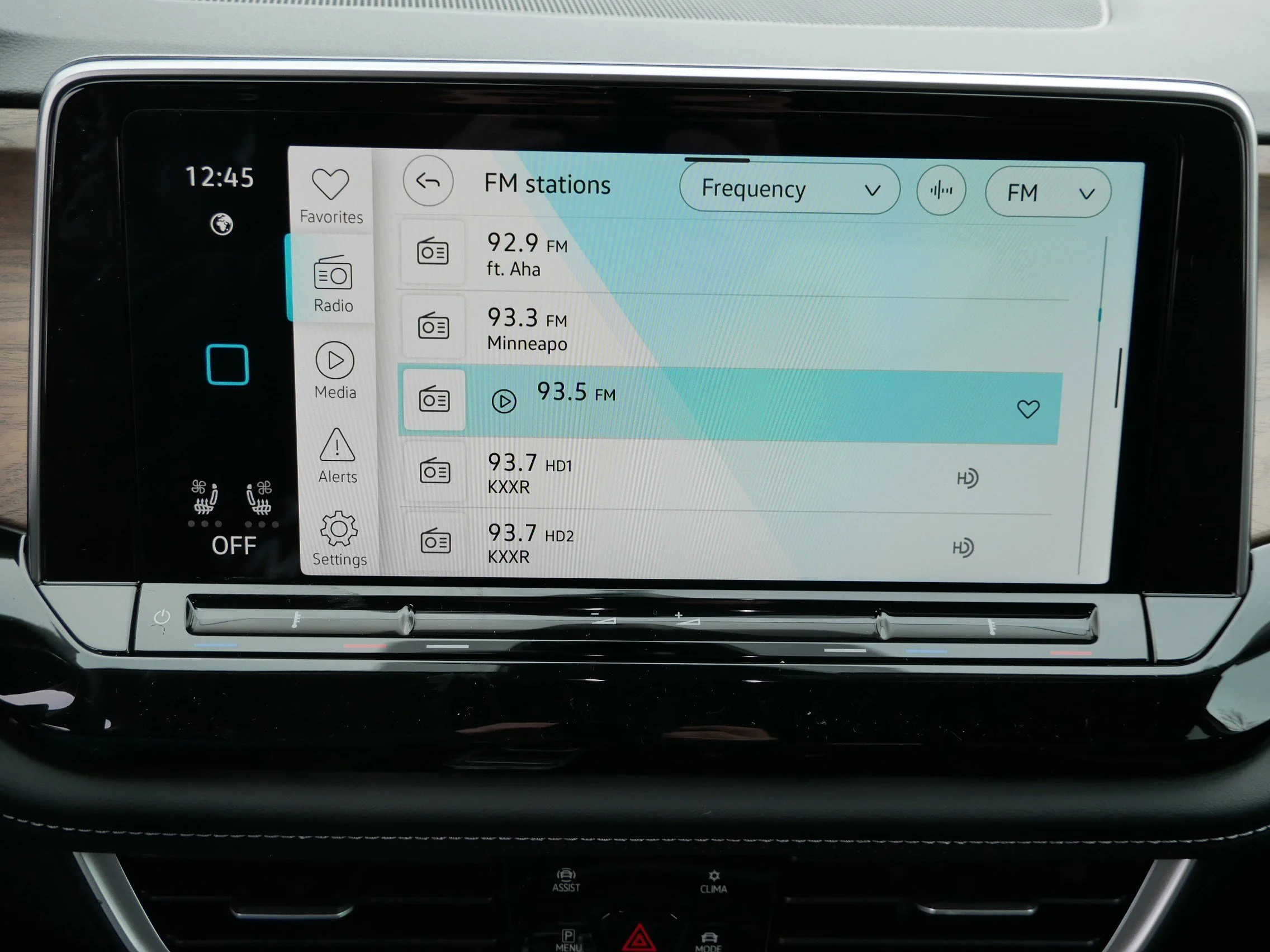 New 2026 Opal White Pearl Volkswagen 2.0T SE w/Technology image 8