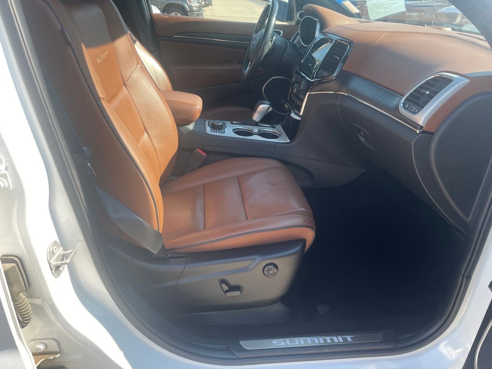 Used 2020 White Jeep Summit image 8