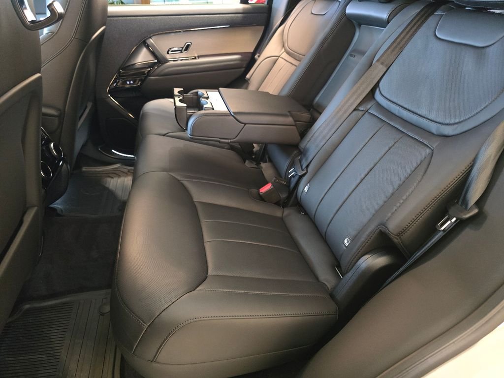 New 2026 Borasco Grey Land Rover se image 32
