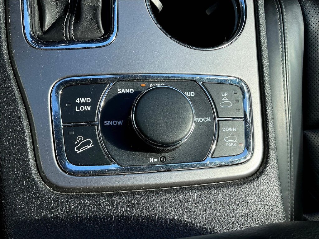Used 2020 Black Jeep Overland image 17