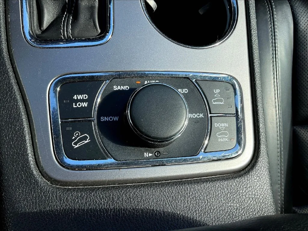 Used 2020 Black Jeep Overland image 17