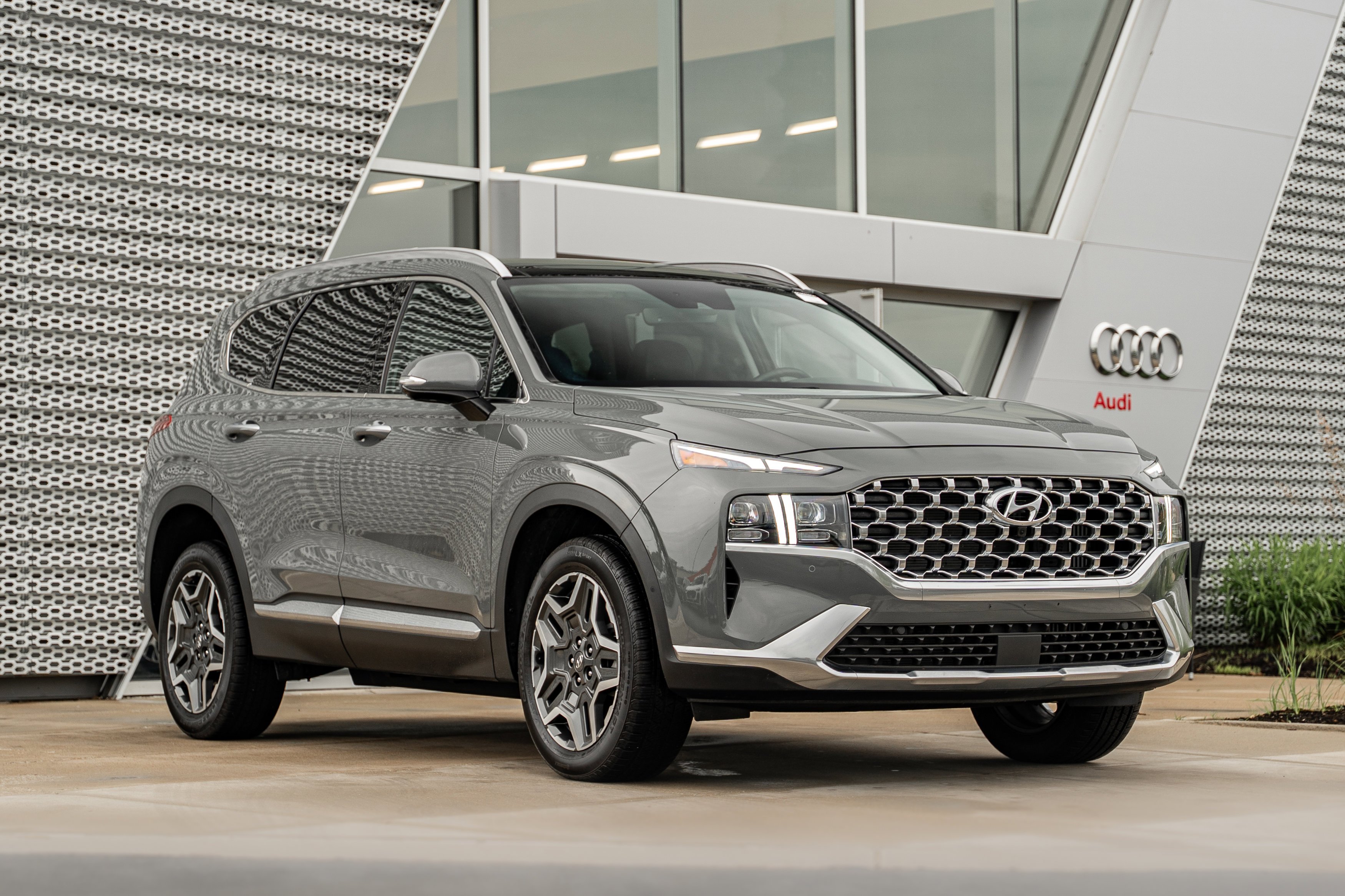 2023 Hyundai Santa Fe Limited HEV AWD's photo