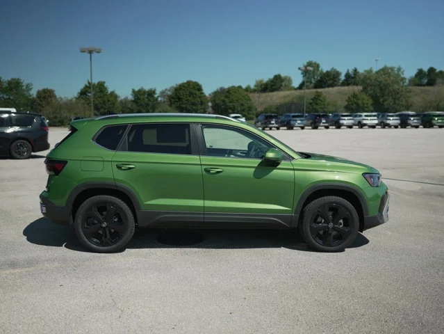 2025 Volkswagen Taos SEL - Photo 8