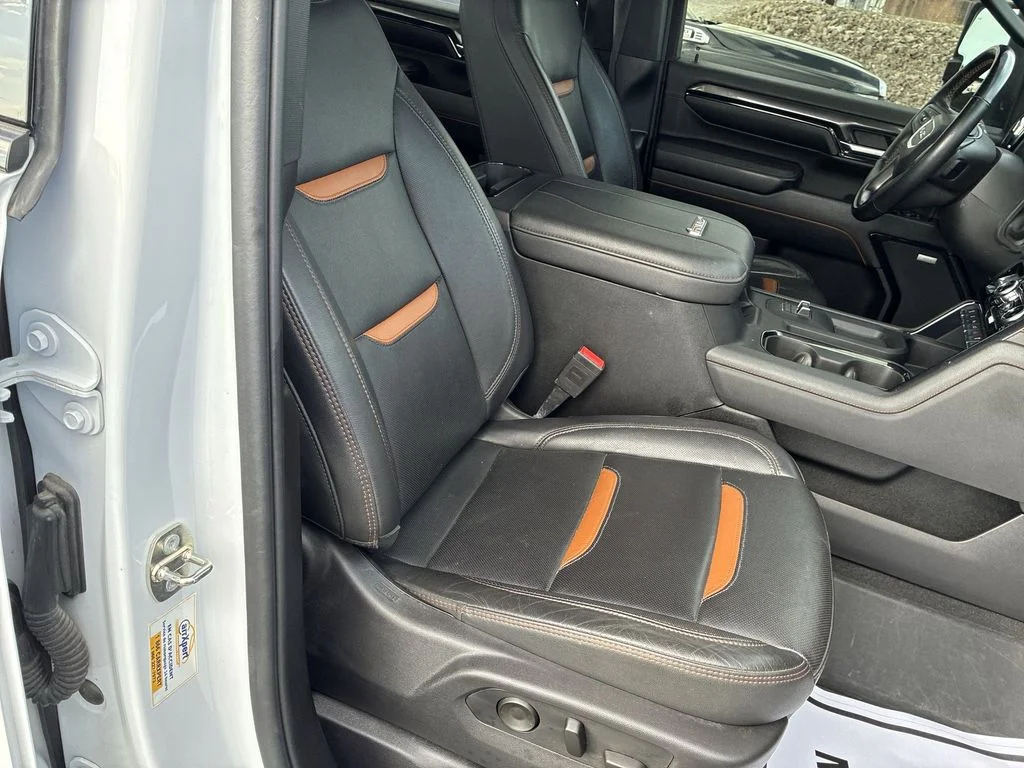 Used 2024 White GMC AT4 image 21
