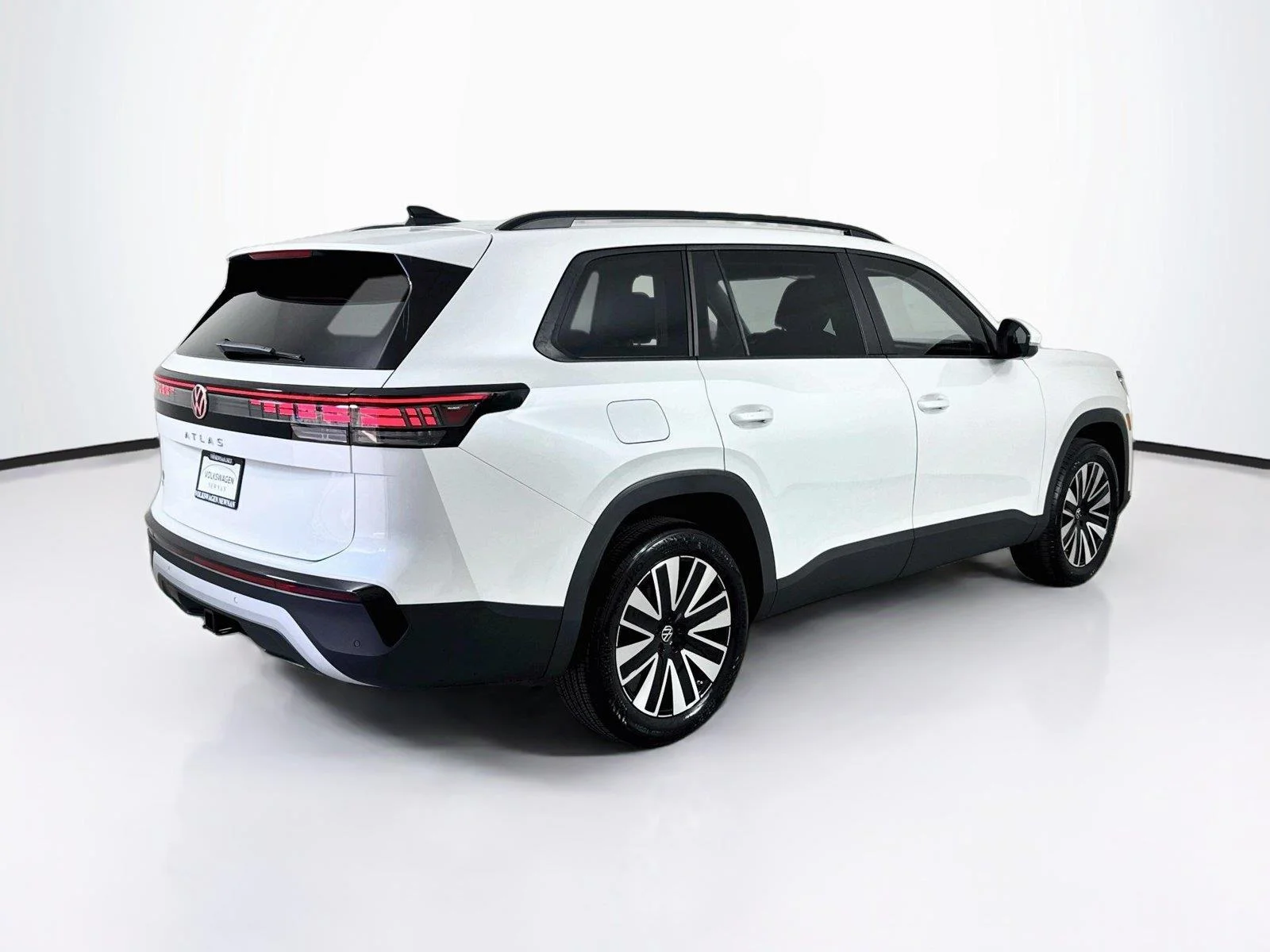 New 2027 Opal White Pearl Volkswagen SE w/Technology image 2