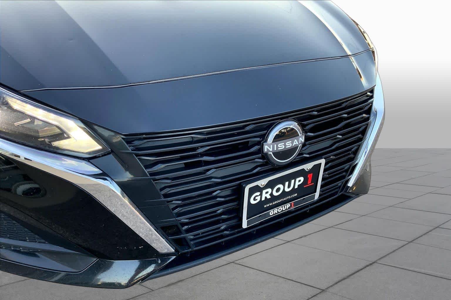 Used 2025 Super Black Nissan SV image 28