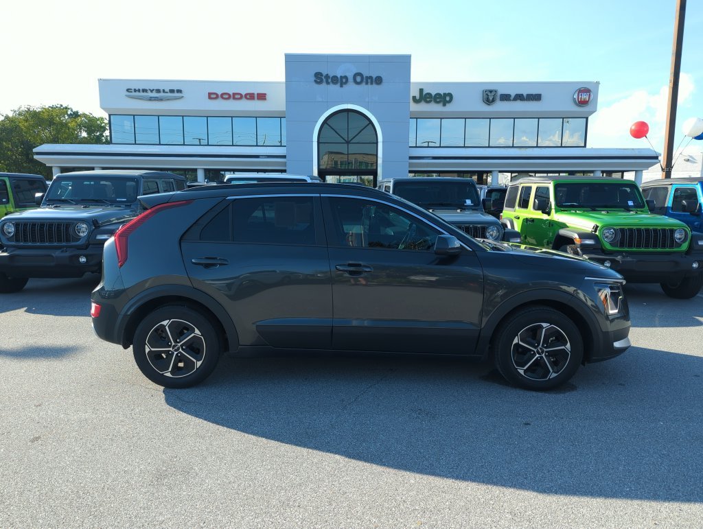 Used 2025 Gray Kia LX image 7