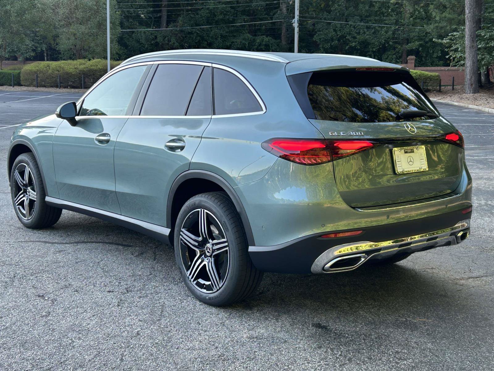 New 2027 Verde Silver Metallic Mercedes-Benz GLC 300 SUV image 13