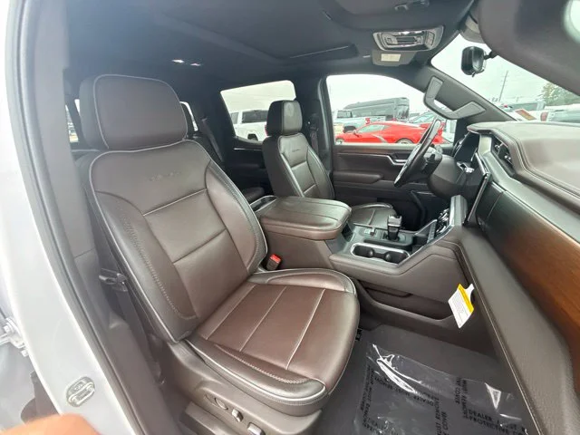 Used 2025 White GMC Denali image 21