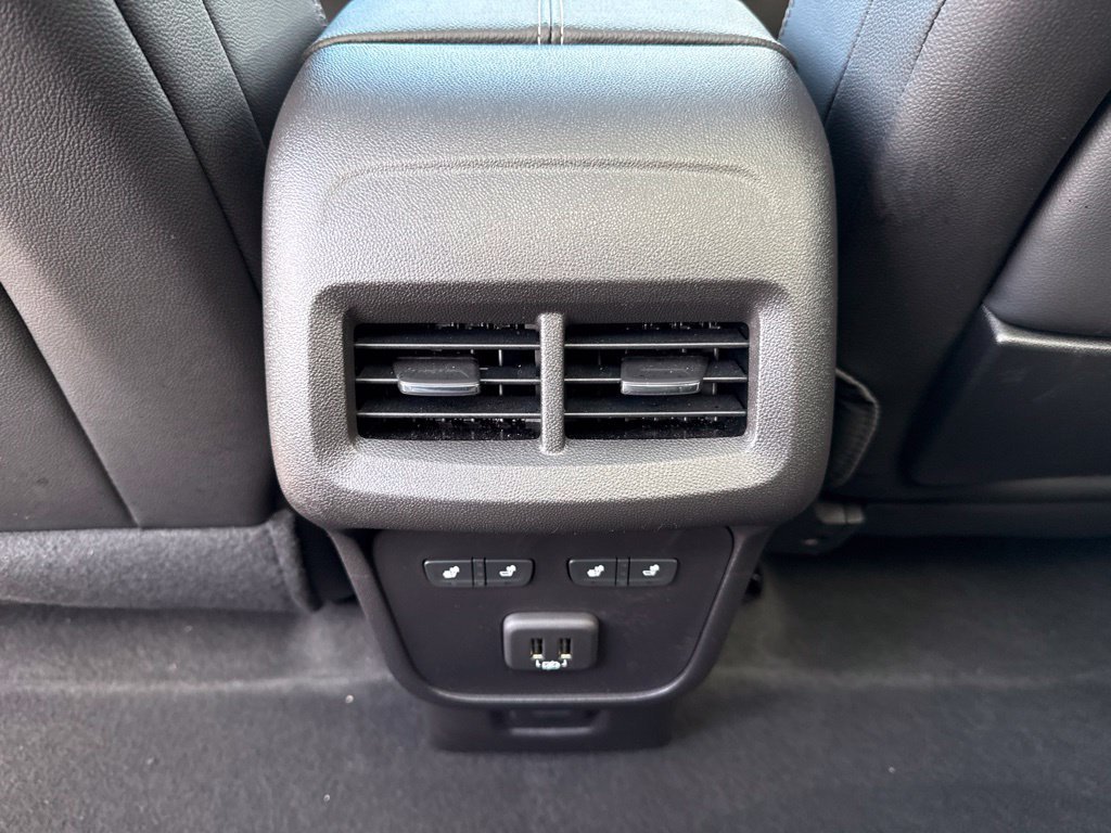 Used 2024 White GMC Denali image 19