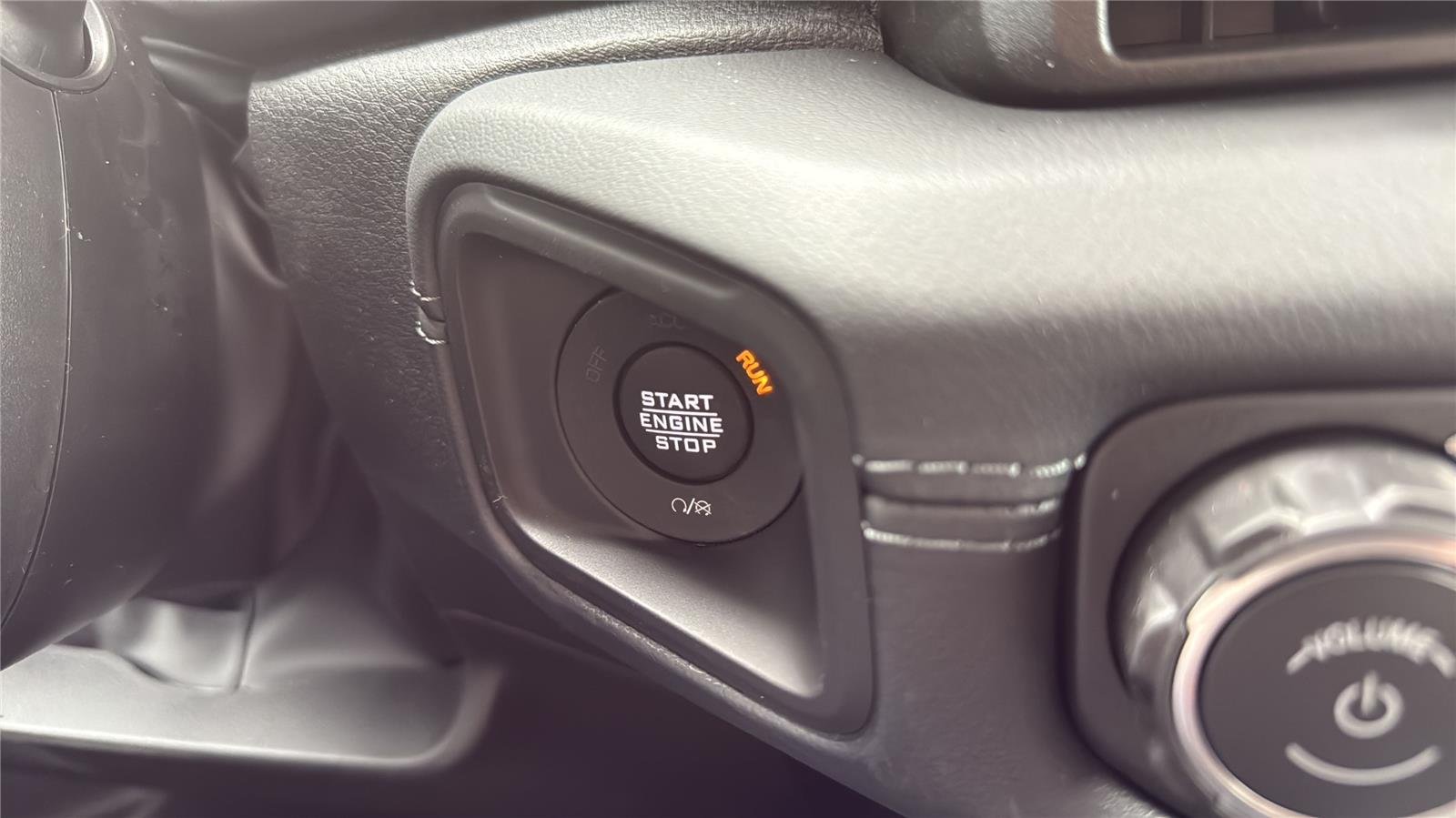 New 2026 Granite Crystal Metallic Clear-Coat Exterior Paint Jeep Texas Trail image 22