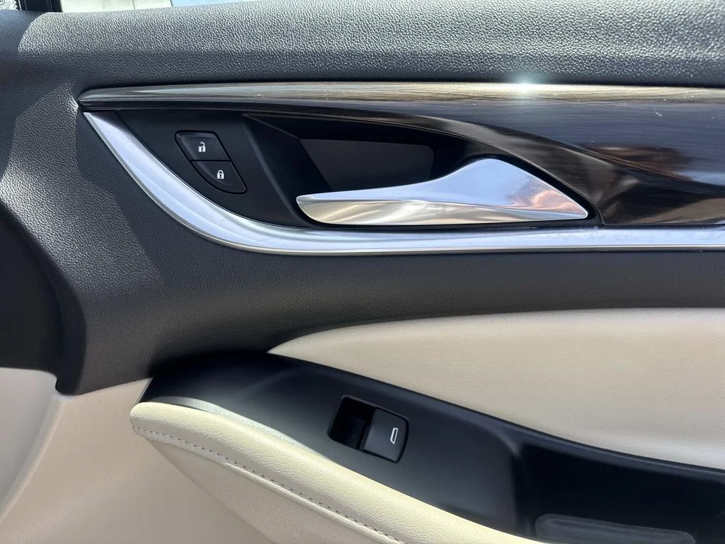 Used 2019 White Buick Essence image 15