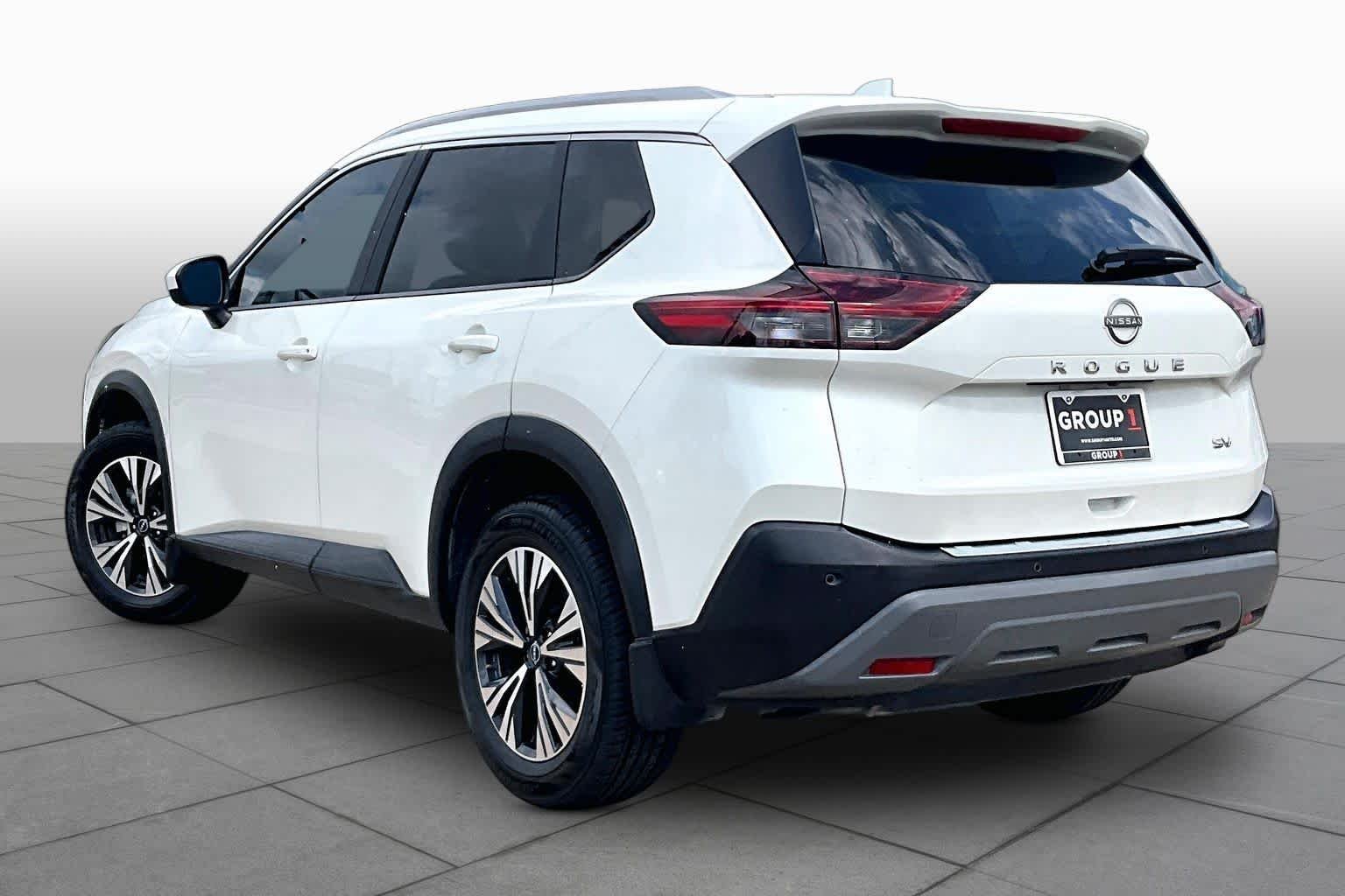 Used 2023 Pearl White Tricoat Nissan SV image 11