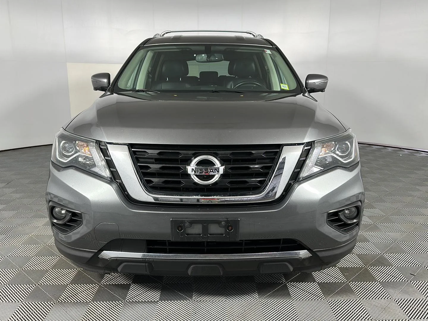 Used 2020 Gun Metallic Nissan SL image 2