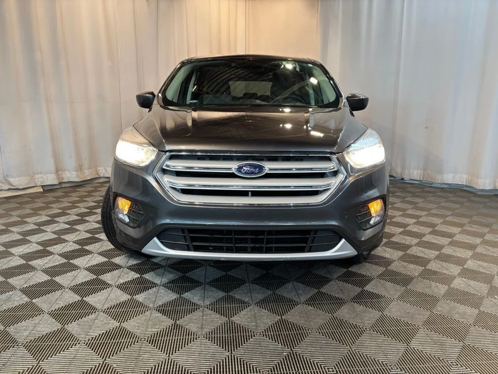 Used 2017 Ford Escape SE with VIN 1FMCU9GD9HUE44511 for sale in North Olmsted, OH
