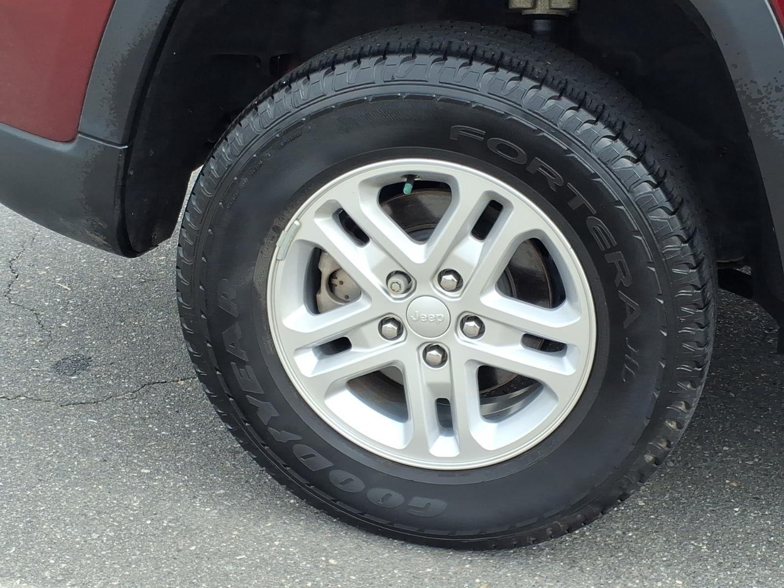 Used 2023 Velvet Red Pearlcoat Jeep Laredo image 11
