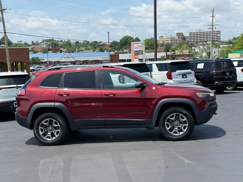 Used 2019 Red Jeep Trailhawk image 2