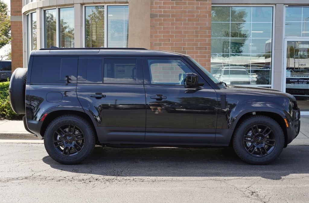 New 2026 Santorini Black Land Rover S image 7