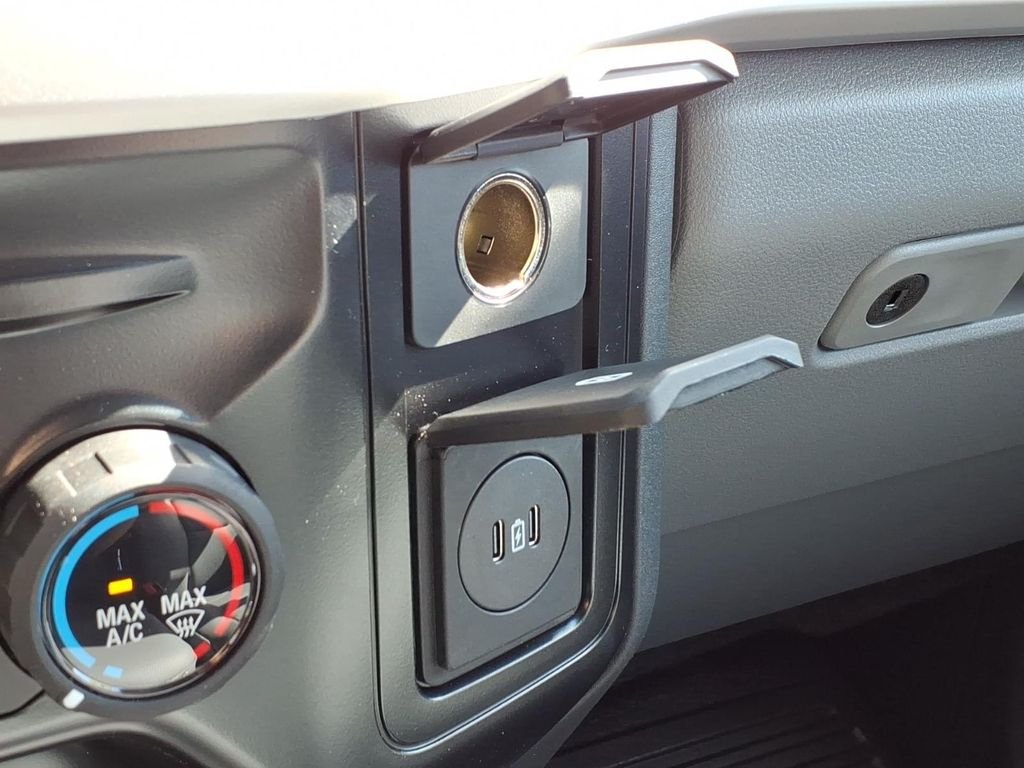 New 2027 Oxford White Ford F-250® XL image 21