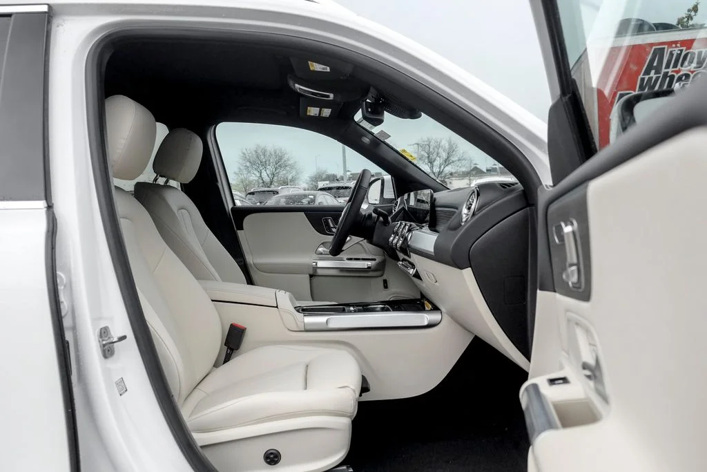 Used 2026 Polar White Mercedes-Benz GLB 250 image 21
