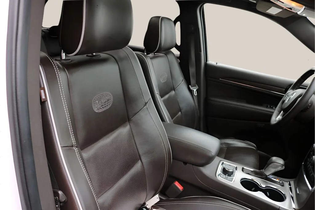 Used 2019 Off-white Jeep Overland image 21