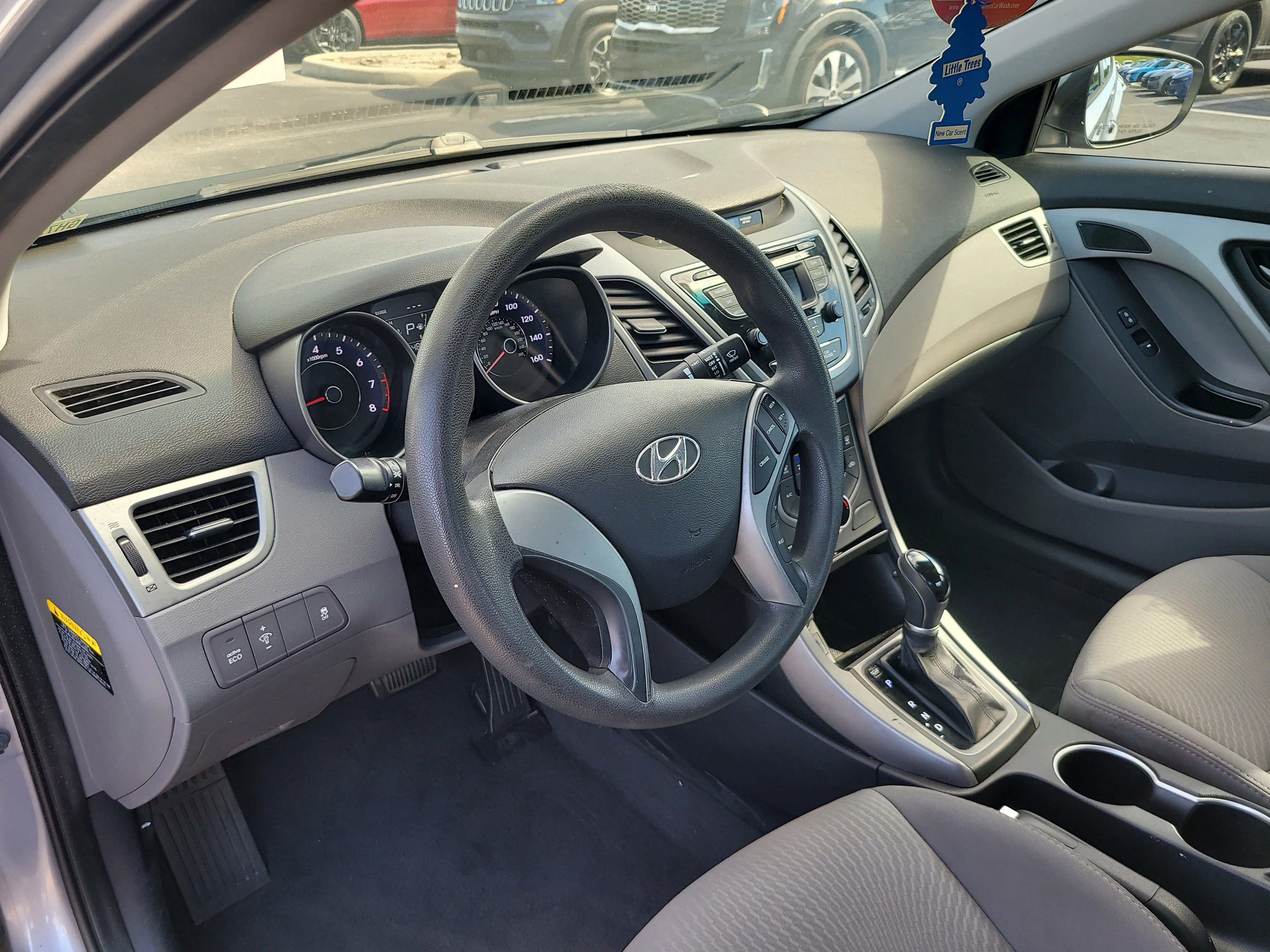 Used 2016 Shale Gray Metallic Hyundai SE image 18