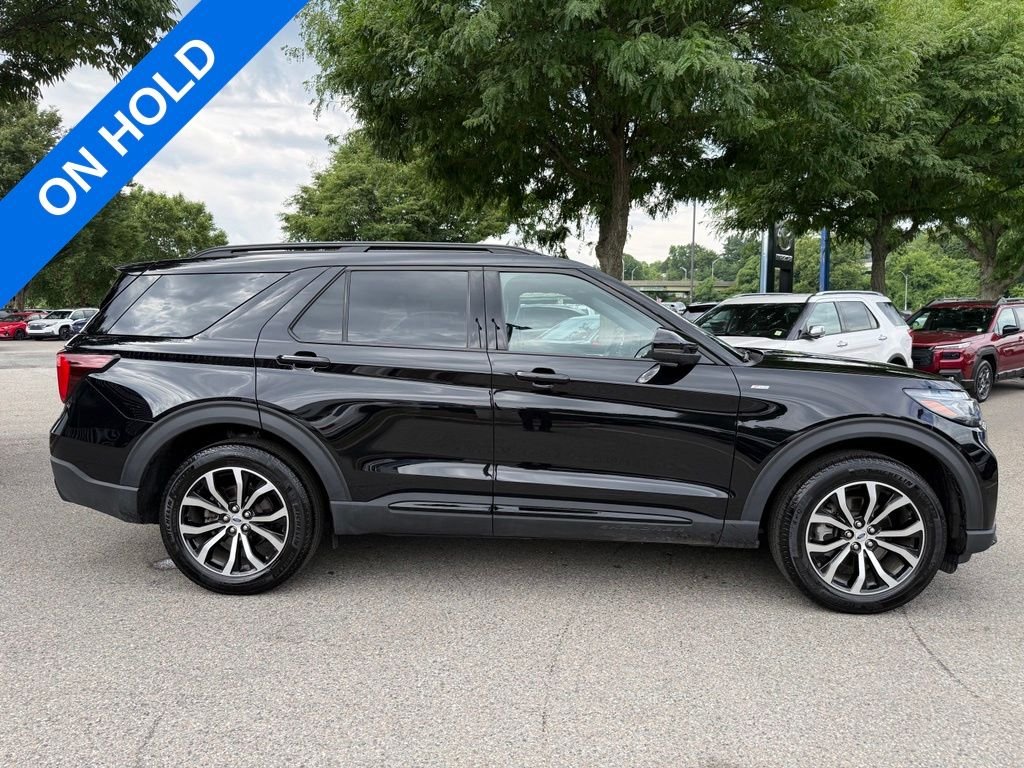 Used 2026 Agate Black Metallic Ford ST-Line image 11