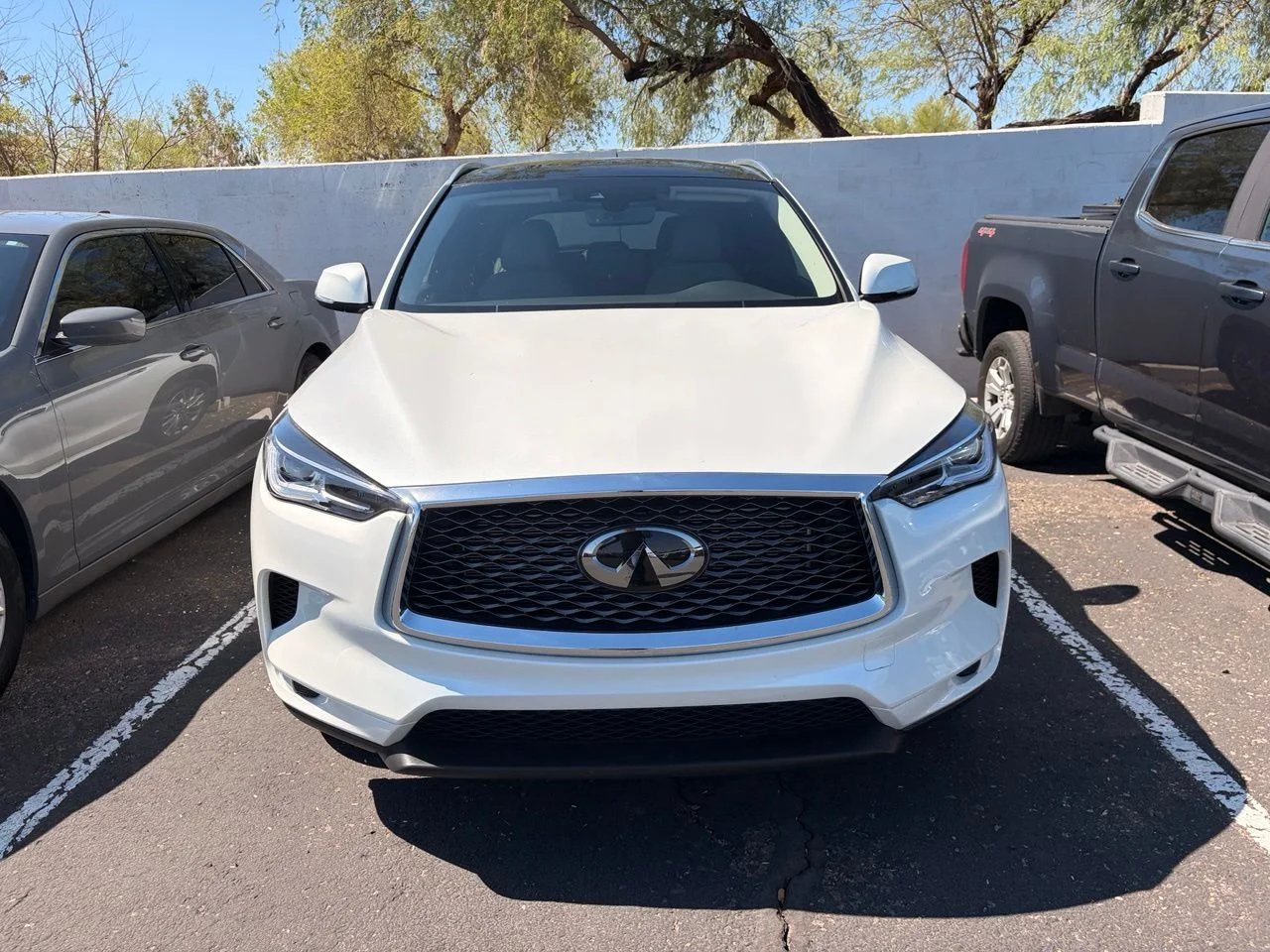 Certified Used 2025 Radiant White INFINITI Luxe image 3