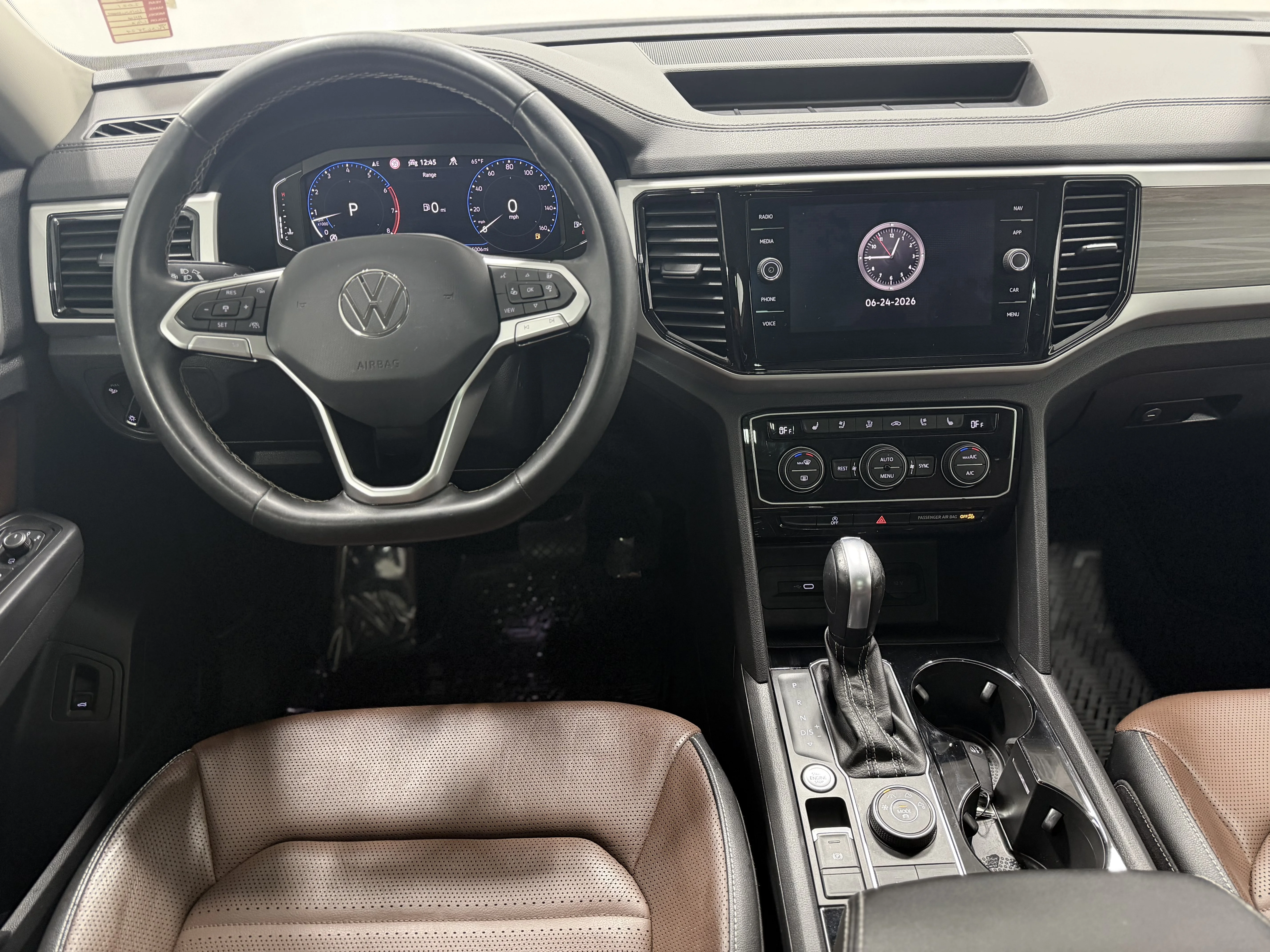 Used 2021  Volkswagen 3.6L V6 SEL Premium image 24