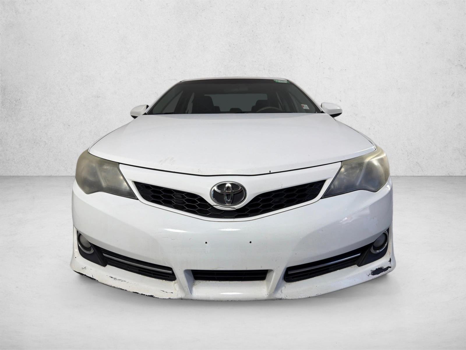 Used 2014 Super White Toyota SE image 8