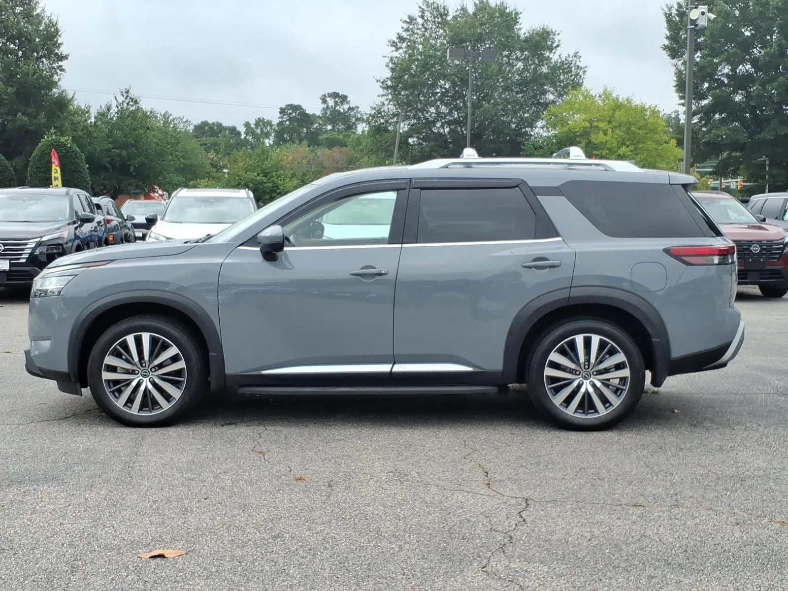 Used 2022 Boulder Gray Pearl Nissan Platinum image 3