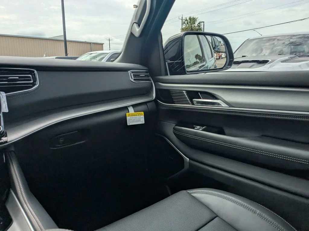 New 2026 Steel Blue Exterior Paint Jeep Limited Reserve image 18