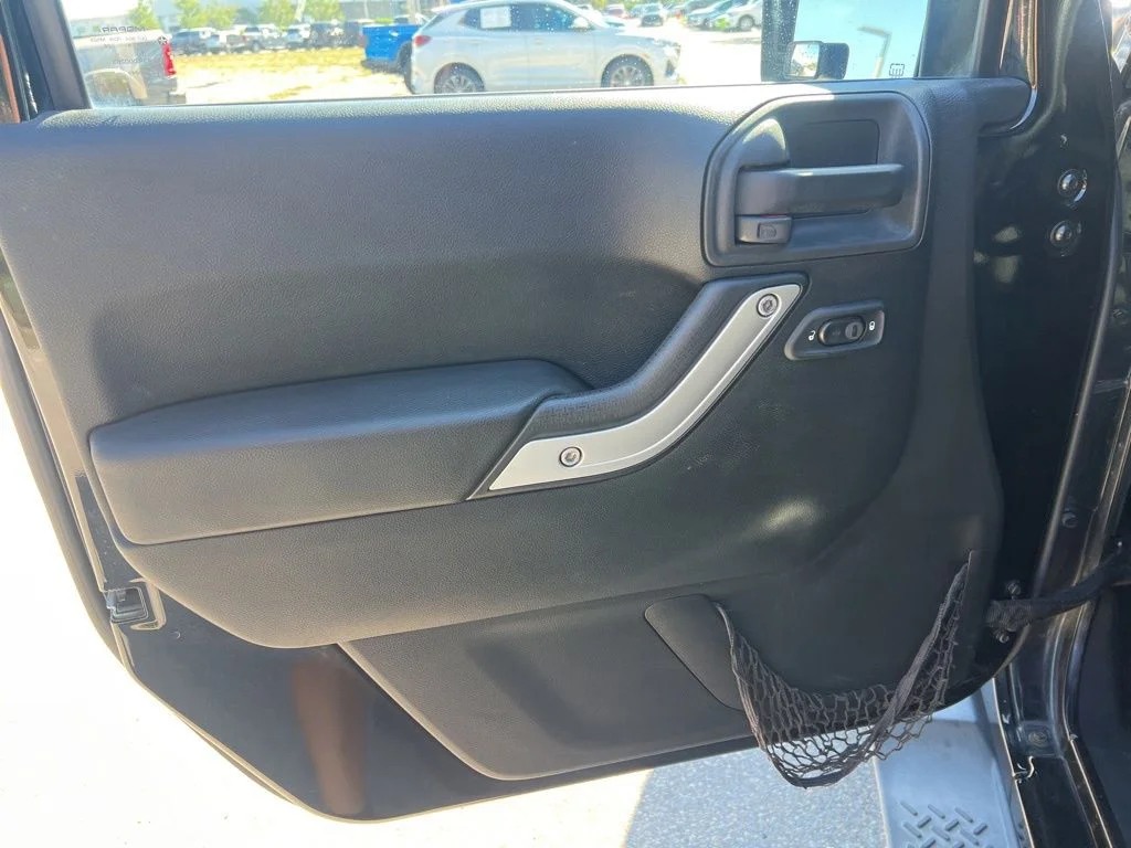 Used 2015 Black Jeep Sahara image 21