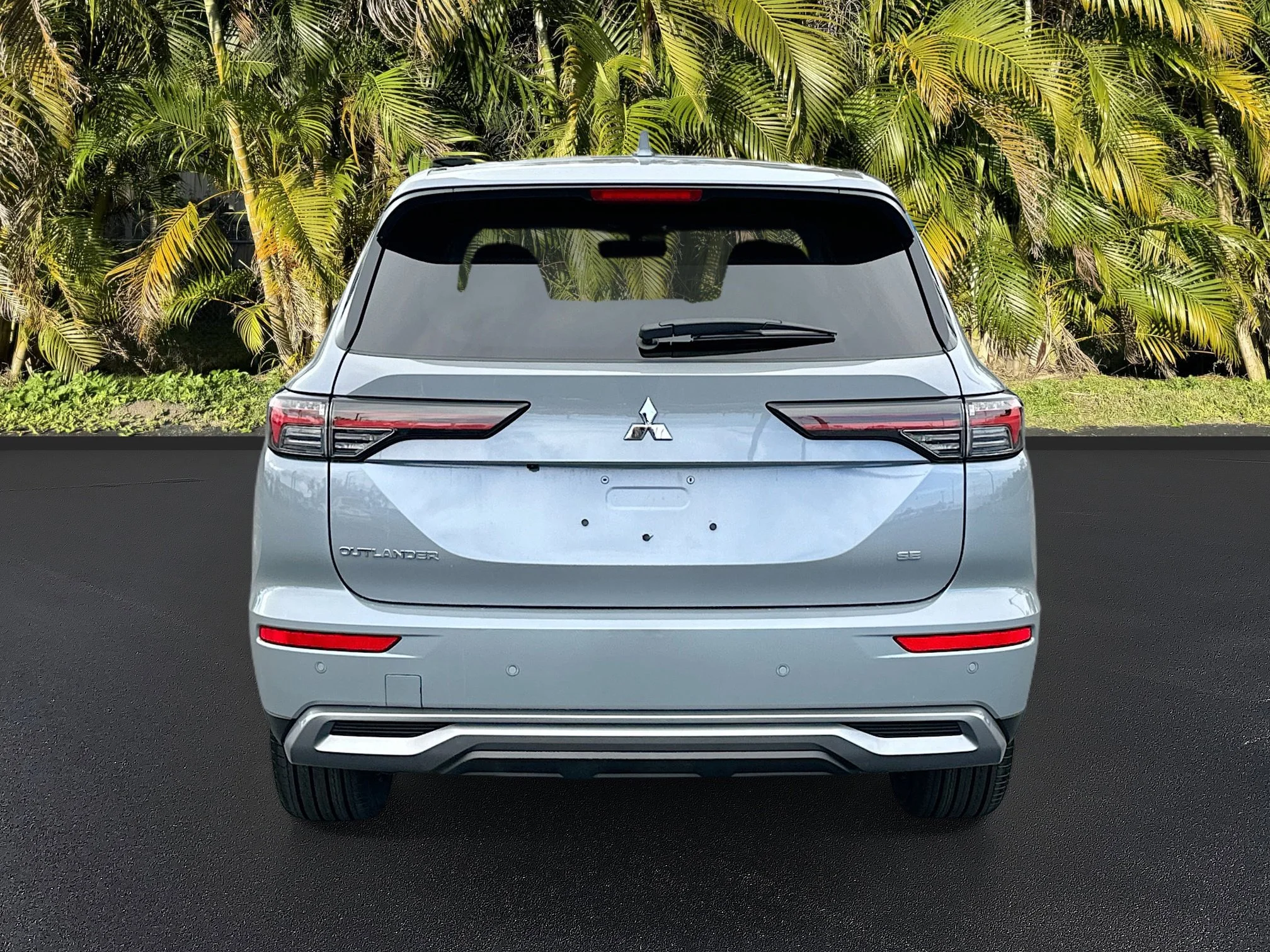New 2026 Moonstone Gray Metallic Mitsubishi SE image 4