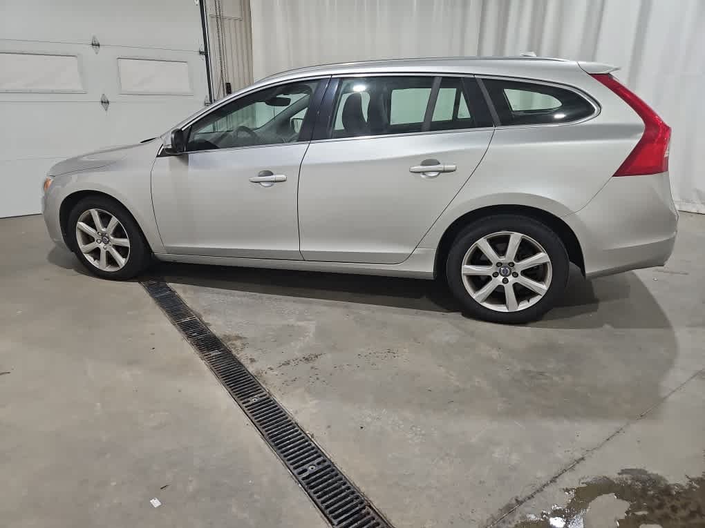 Used 2016 Silver Volvo T5 Drive-E Platinum image 3