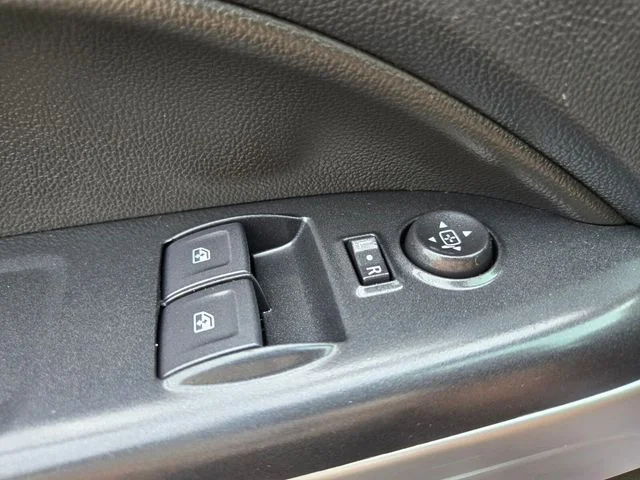 Used 2022 White Chevrolet LT image 35