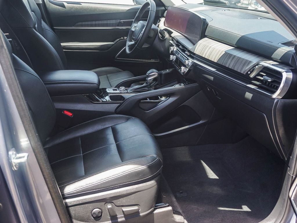 Used 2024 Silver Kia SX image 12