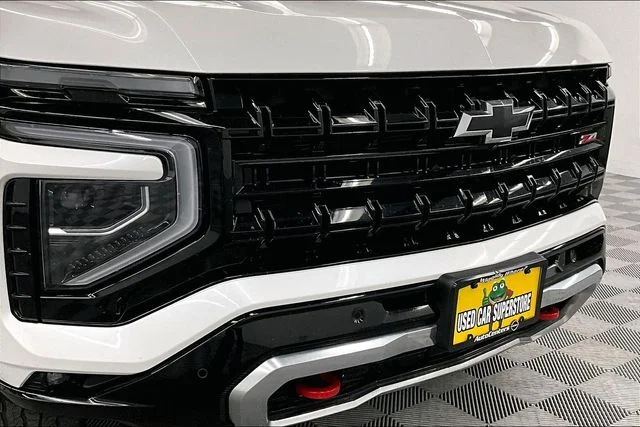 2025 Chevrolet Suburban Z71 - Photo 34