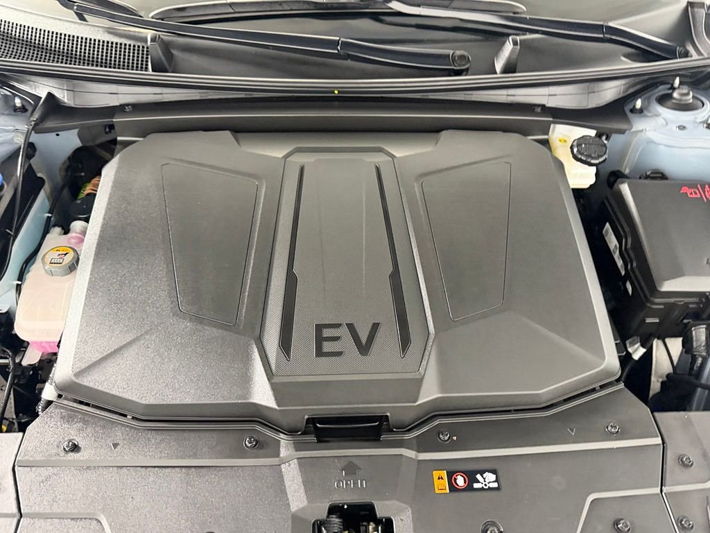 Used 2025 Green Hyundai Limited image 32