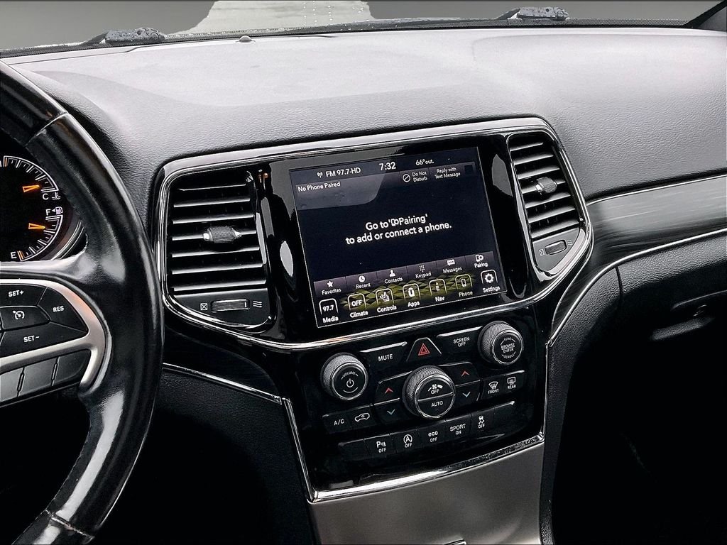 Used 2020 Bright White Clearcoat Jeep Limited image 18