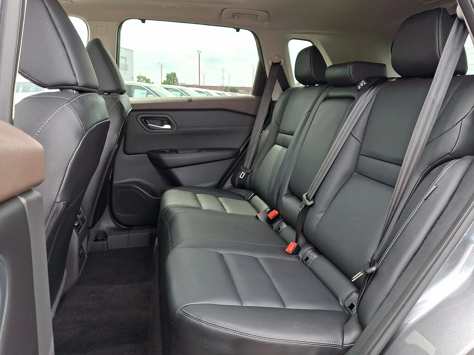 Used 2023 Gun Metallic Nissan SL image 10
