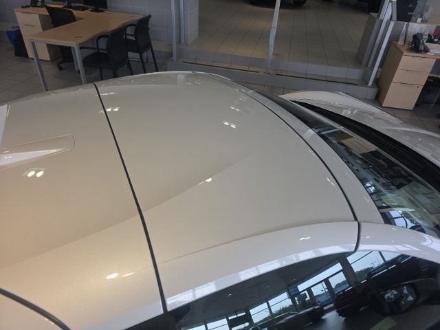 Used 2023 White Chevrolet Z06 image 13