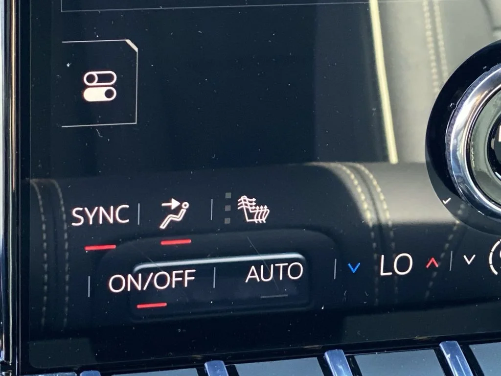 Used 2026 Onyx Black GMC Elevation image 28