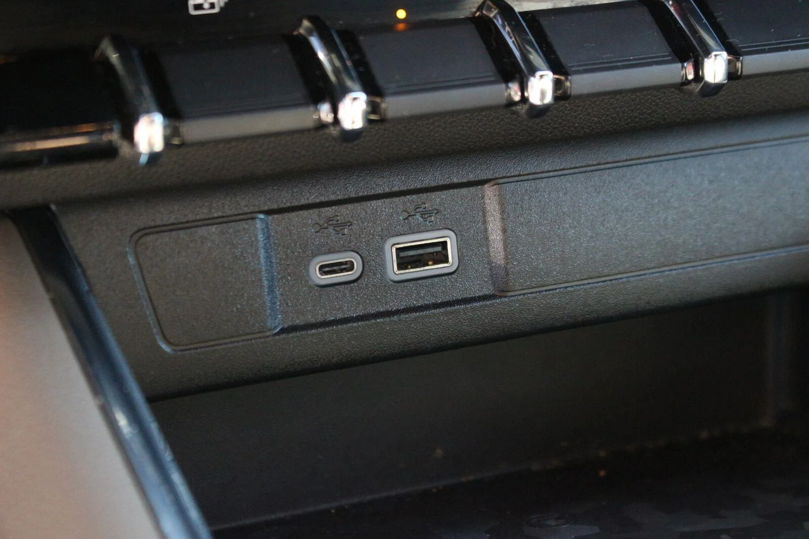 Used 2024 Onyx Black GMC Denali image 27