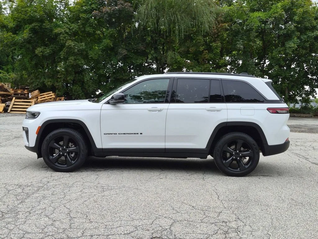 Used 2026 White Jeep Limited image 9