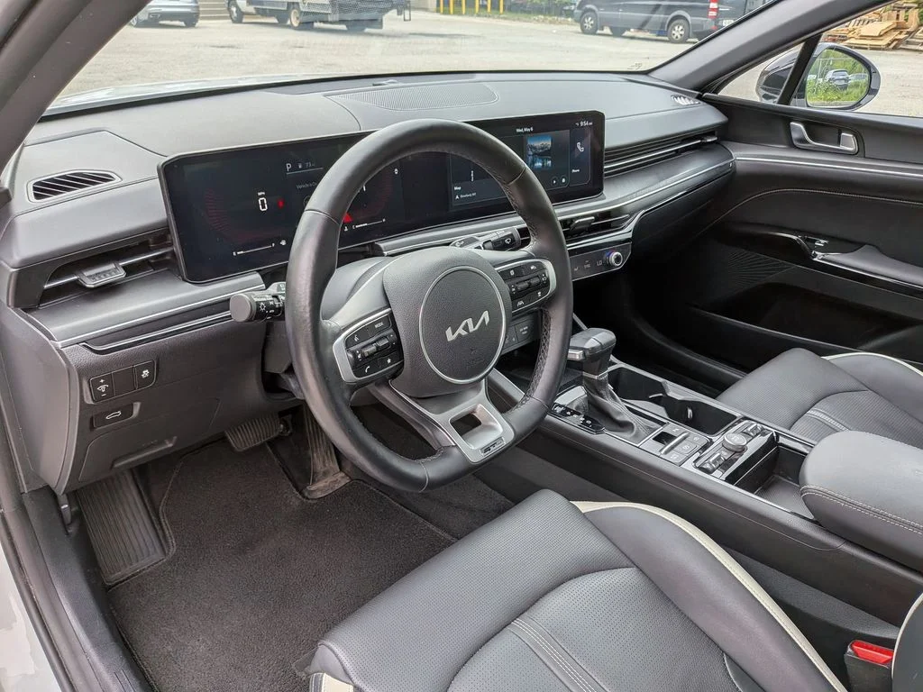 Used 2025 White Kia GT-Line image 12