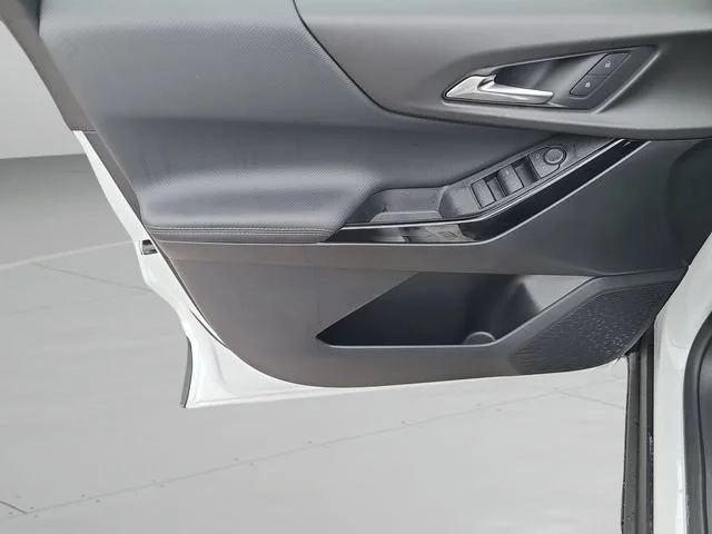 New 2027 Summit White Chevrolet LT image 18